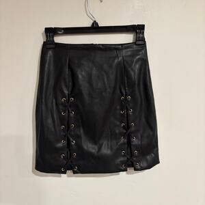NWT Y2K Bebe Womens Black Faux Leather Lace Up Mini Skirt Size 00 Gothic Grunge